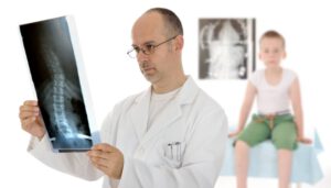 Szczeciński ortopeda leczy skoliozę