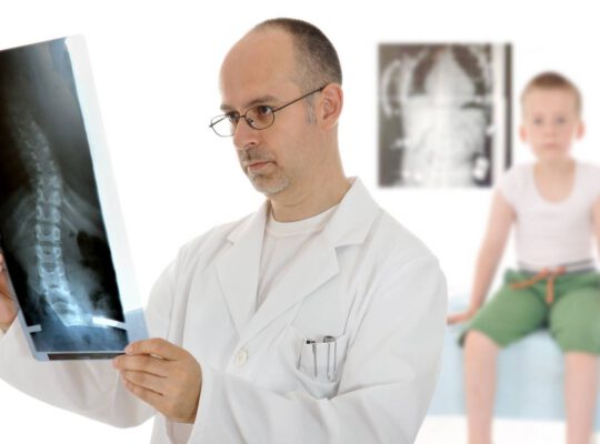 Szczeciński ortopeda leczy skoliozę